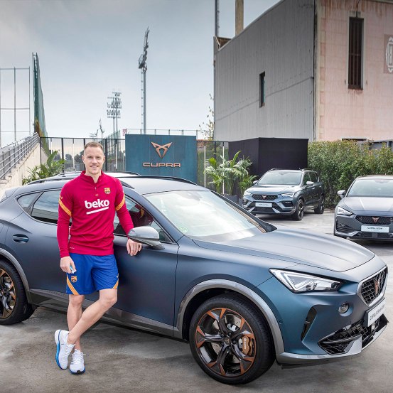 Los jugadores de FC Barcelona se adentran en el mundo CUPRA y personalizan sus propios vehículos