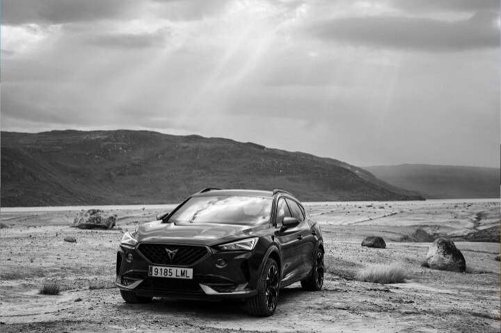 En las fotografías de Pellegrin, CUPRA Formentor refleja el poder y la fragilidad de la naturaleza.