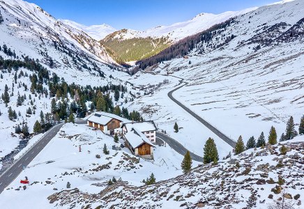 El CUPRA Ateca Limited Edition recorre los Alpes suizos por una de sus carreteras más emblemáticas, el Flüela Pass