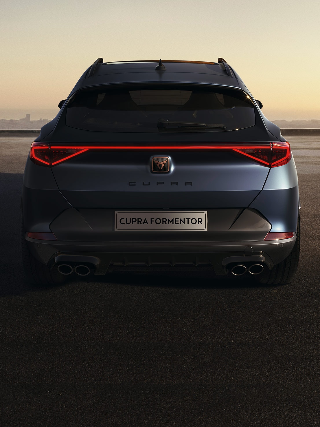 nuevo cupra formentor con spoiler trasero y Techo panorámico eléctrico. 