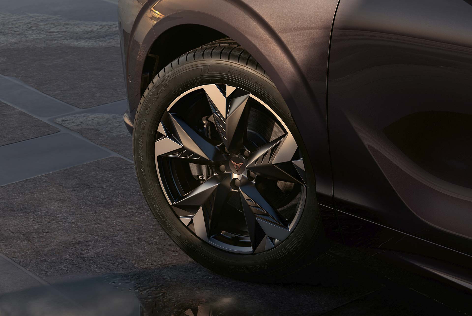CUPRA Terramar con rin 19" aluminio maquinado