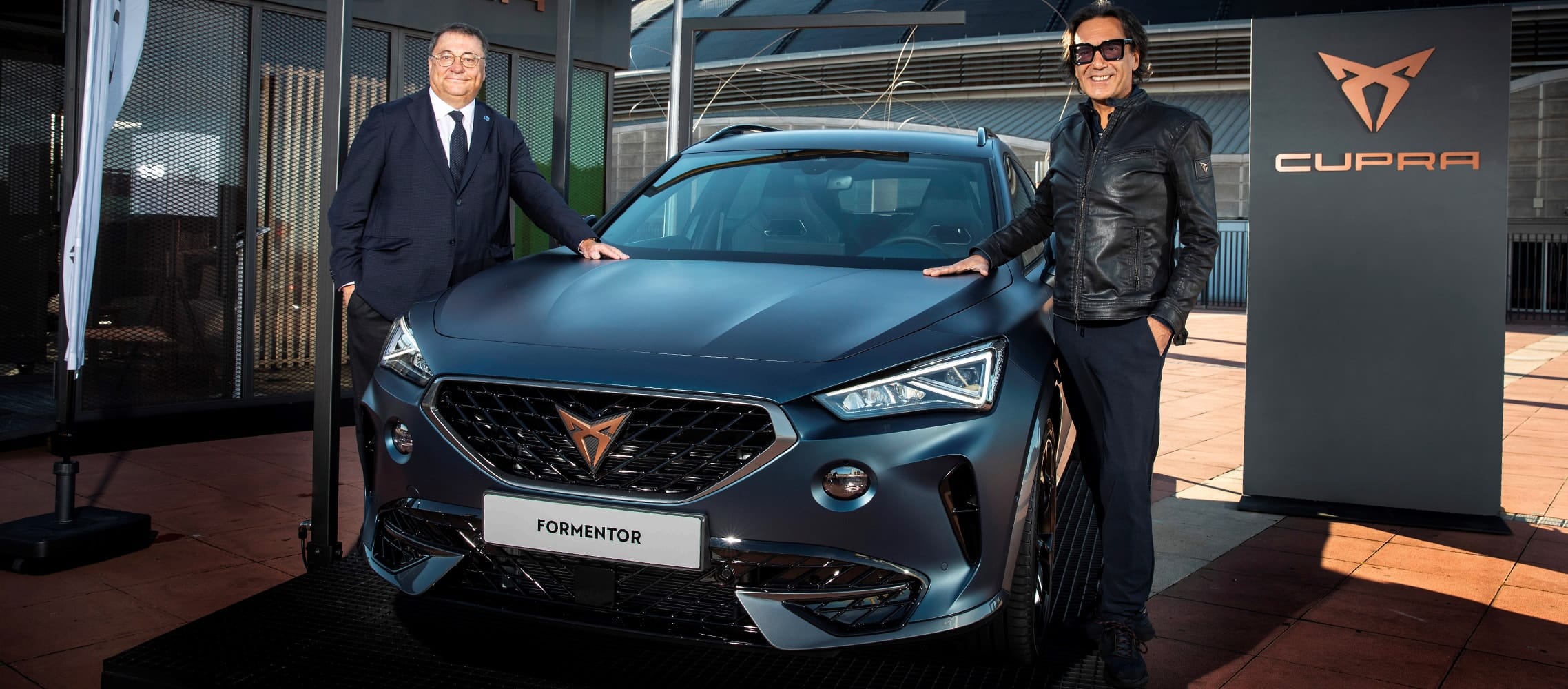 Los embajadores de CUPRA en el pádel reciben su CUPRA Formentor.