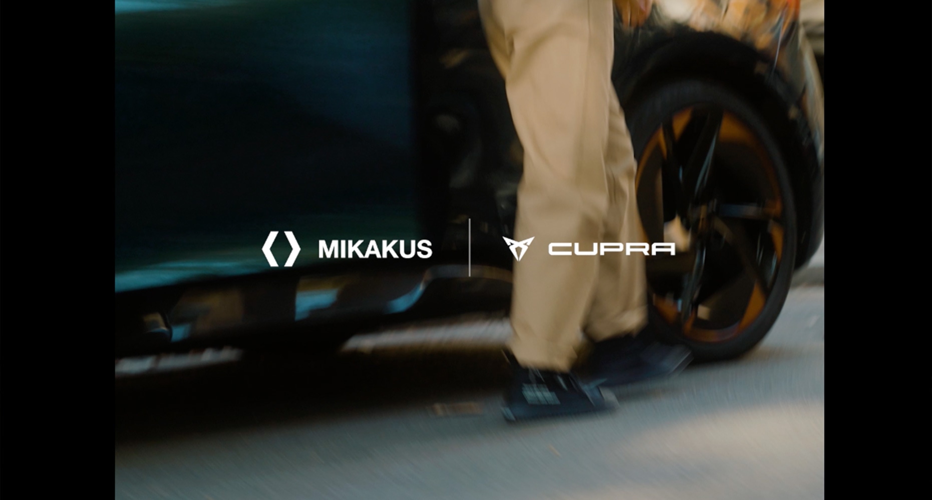 Los tenis MIKAKUS X CUPRA BORN dan continuidad a la colaboración entre las dos marcas emblemáticas de Barcelona.