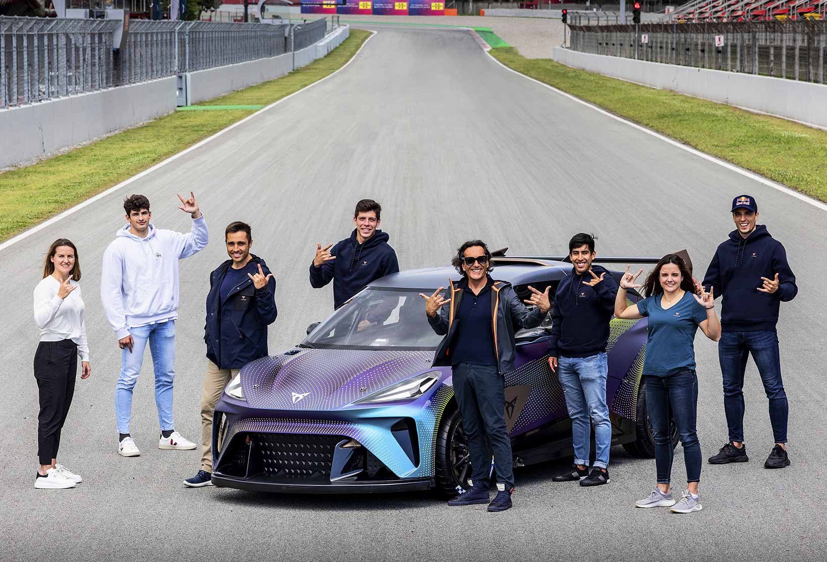 La tribu CUPRA sale a la pista de Montmeló coincidiendo con el anuncio de la nueva alineación del equipo de pádel CUPRA