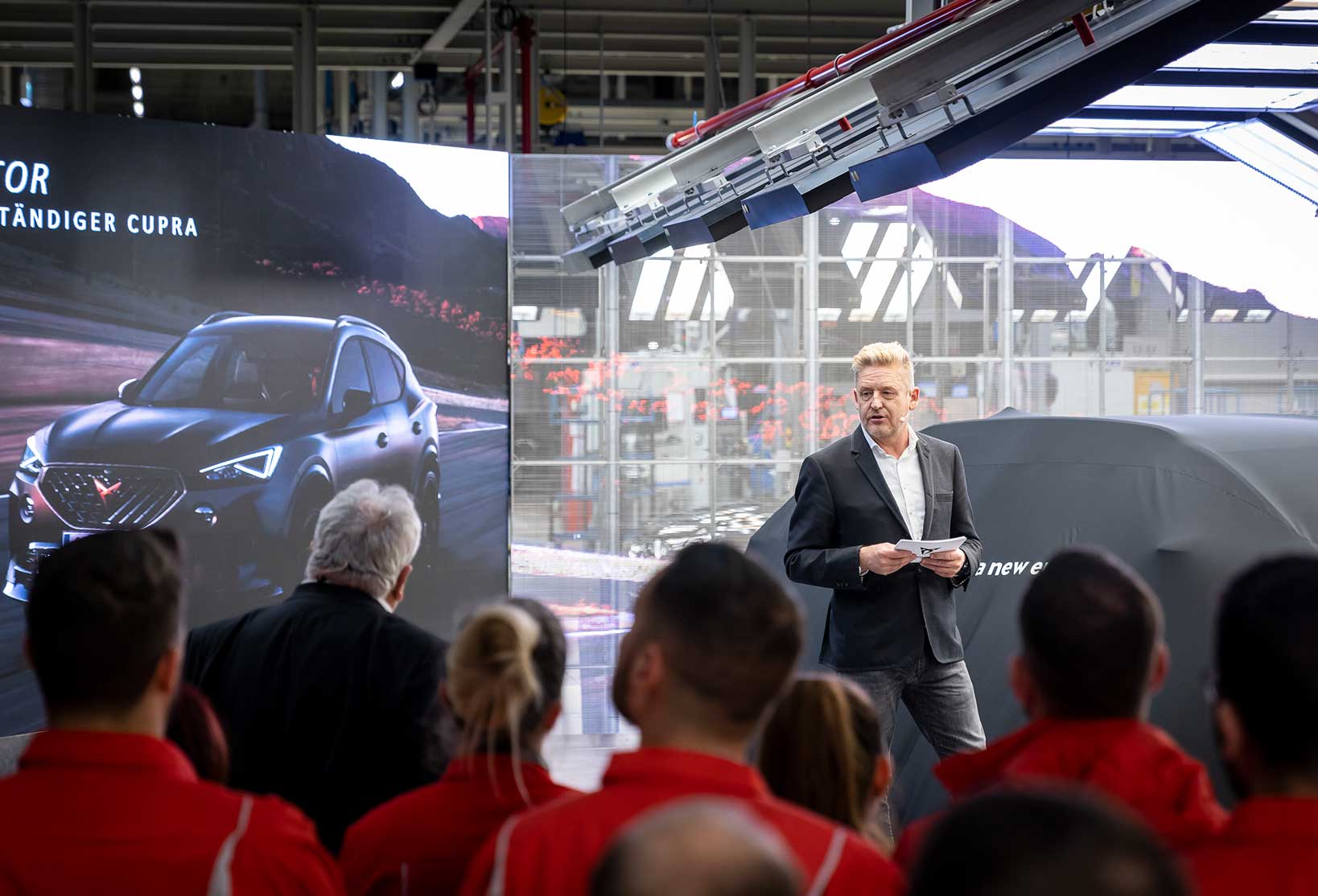 CUPRA devela CUPRA Terramar ante los trabajadores de Audi Hungaria que participarán en su producción