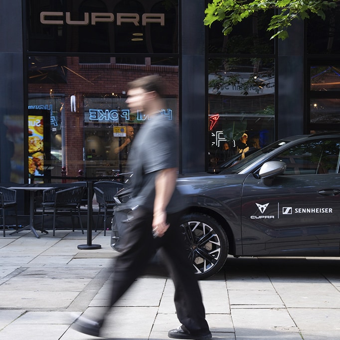 CUPRA abre su primer City Garage de Reino Unido en Mánchester, expandiendo su presencia en uno de sus mayores mercados