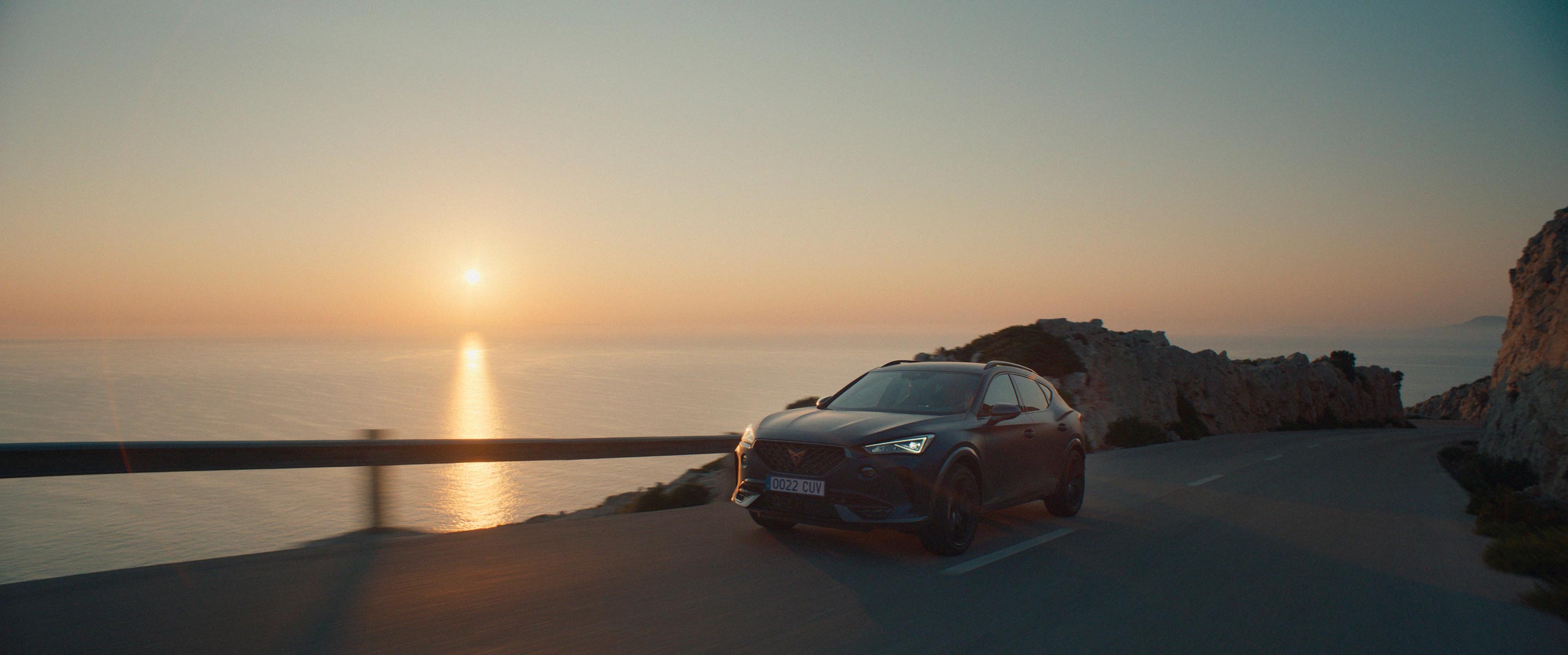 CUPRA lanza el Formentor con la actriz Nathalie Emmanuel y el rapero Loyle Carner