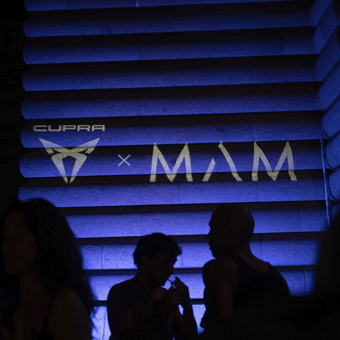 CUPRA desafía los códigos del diseño junto a MAM en Paris Fashion Week