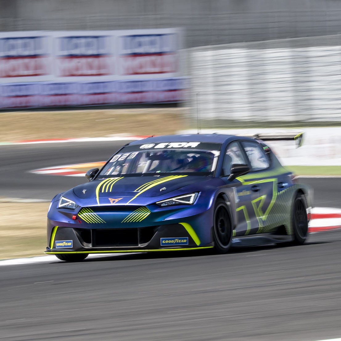 CUPRA EKS controla las altas temperaturas en Vallelunga y suman valiosos puntos en el campeonato FIA ETCR