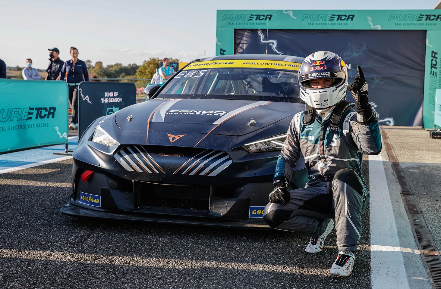 CUPRA e-Racer domina el primer campeonato de turismos eléctricos de la historia con tres de cinco victorias.