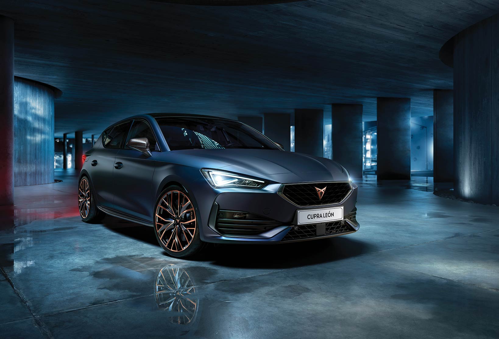 Vista frontal CUPRA León